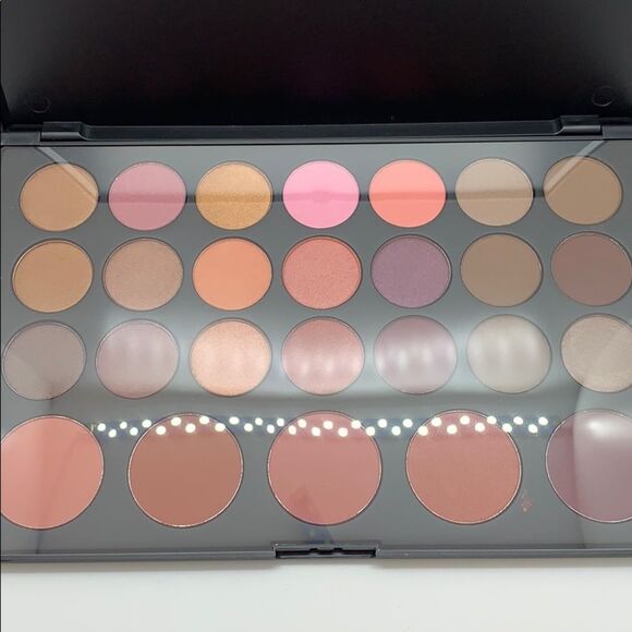 NWT Coastal Scents 26 Shadow Blush Palette - Picture 7 of 7